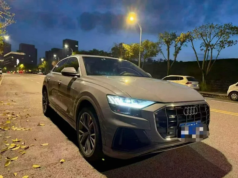 奥迪Q8 后面外观三