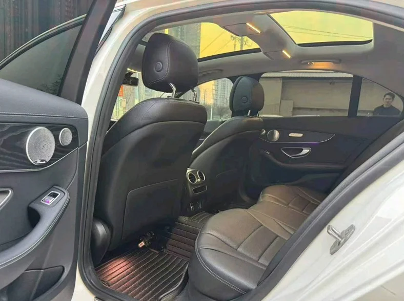 奔驰C 后面外观三