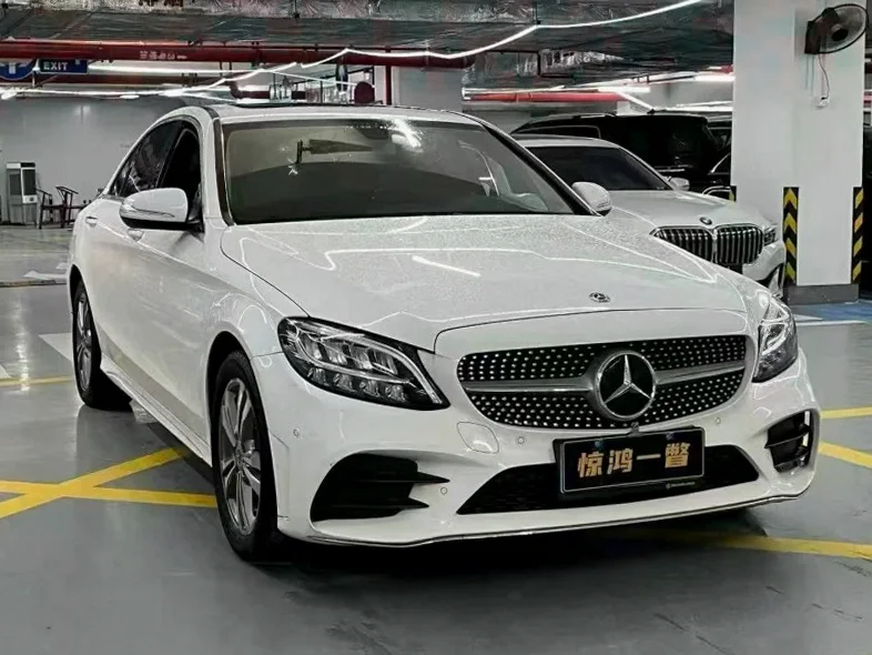 奔驰C 正面外观二