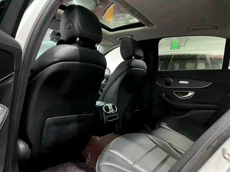 奔驰C 后面外观三