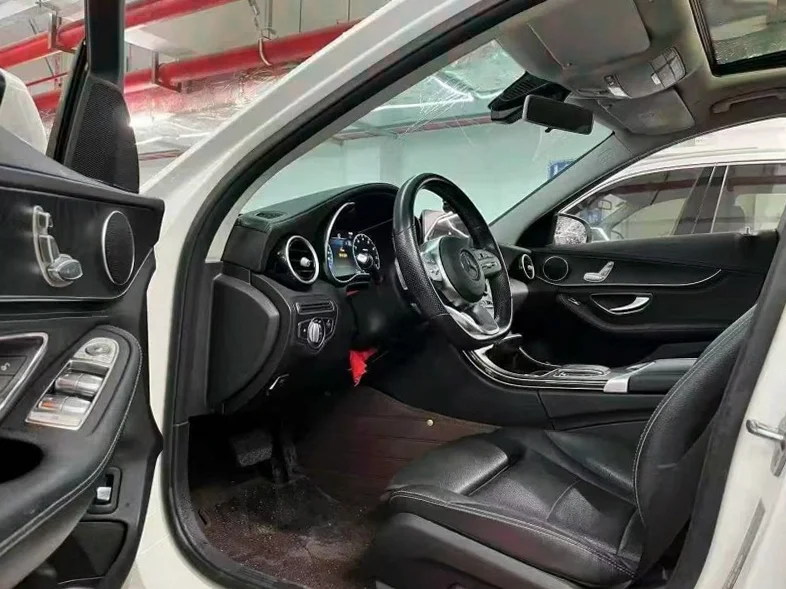 奔驰C 后面外观一