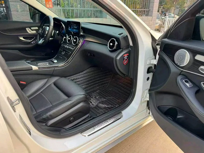 奔驰C 后面外观二