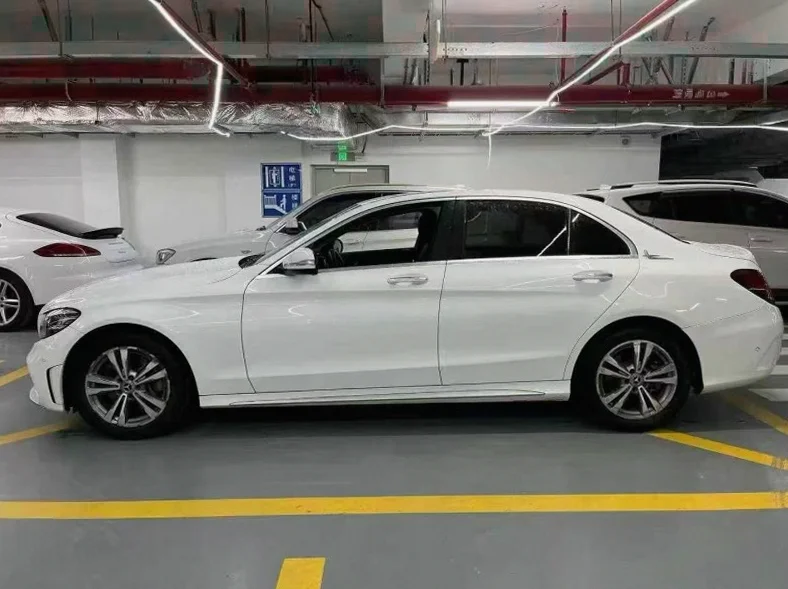 奔驰C 内饰前排