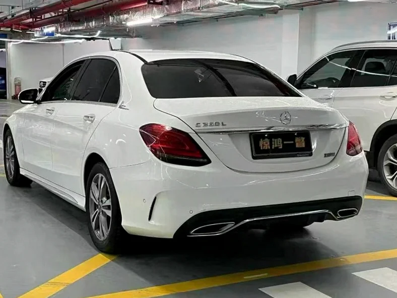 奔驰C 内饰后排