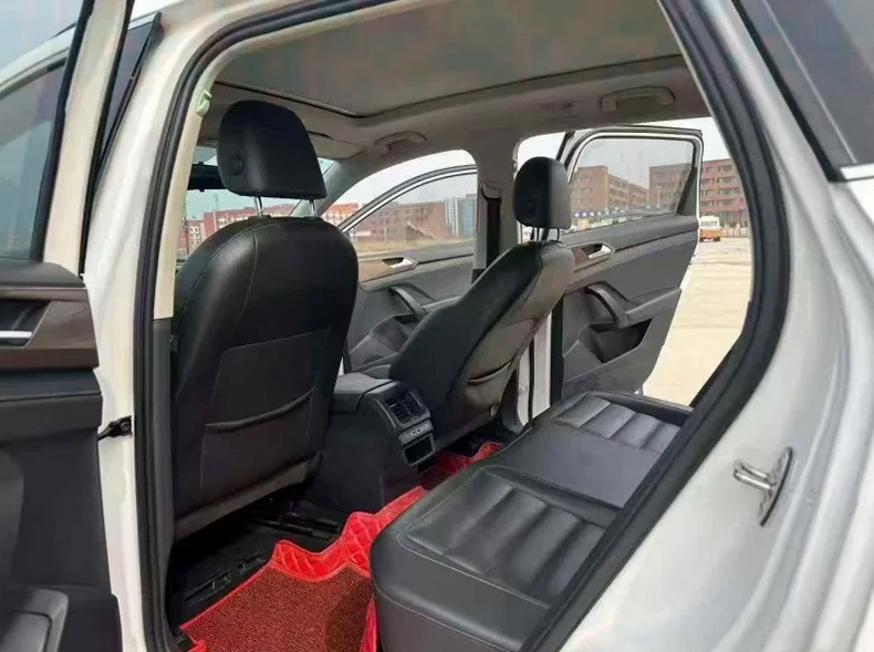 大众探岳 后面外观一