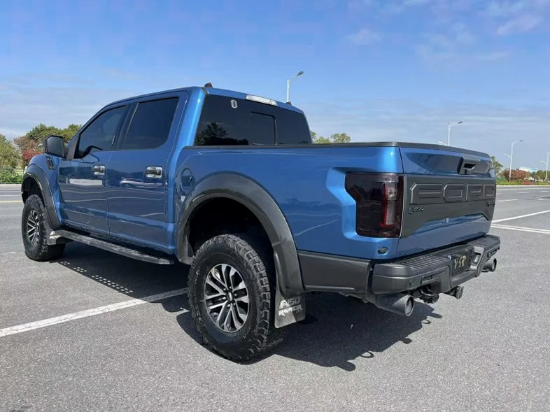 福特猛禽 正面外观三