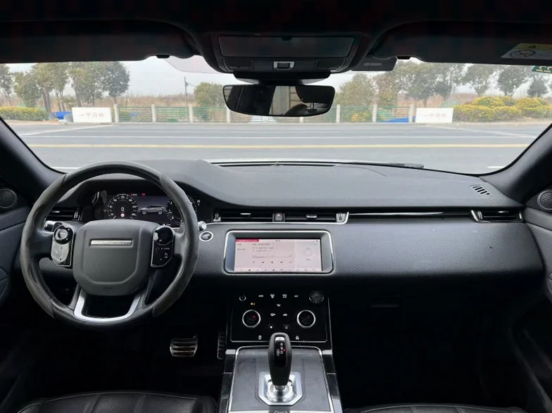 路虎极光 内饰前排