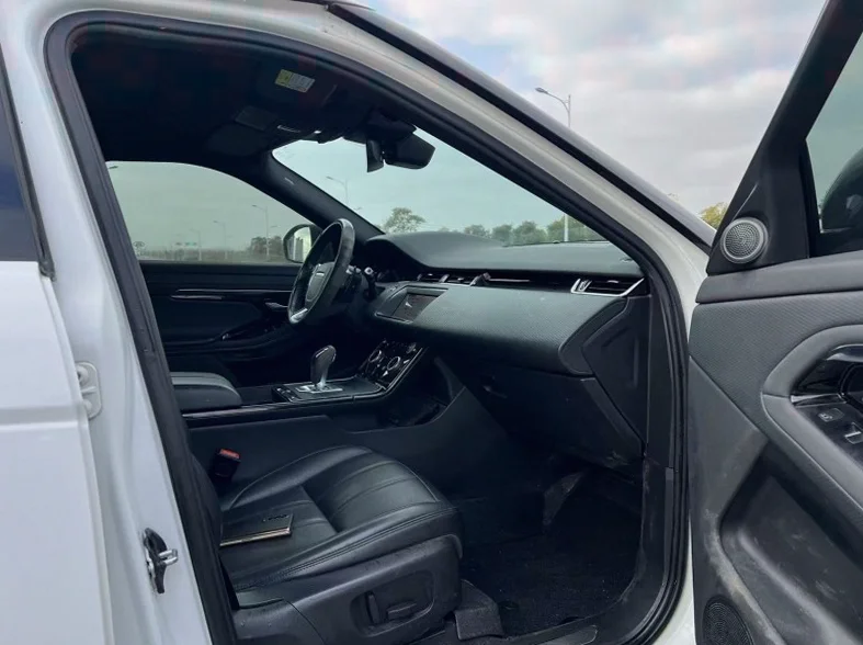 路虎极光 后面外观三