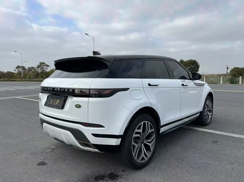 路虎极光 内饰后排