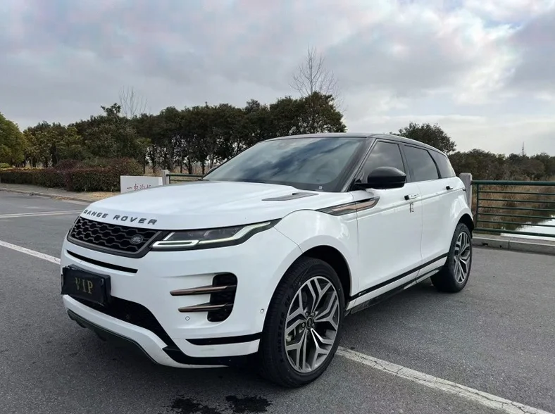 路虎极光 正面外观三