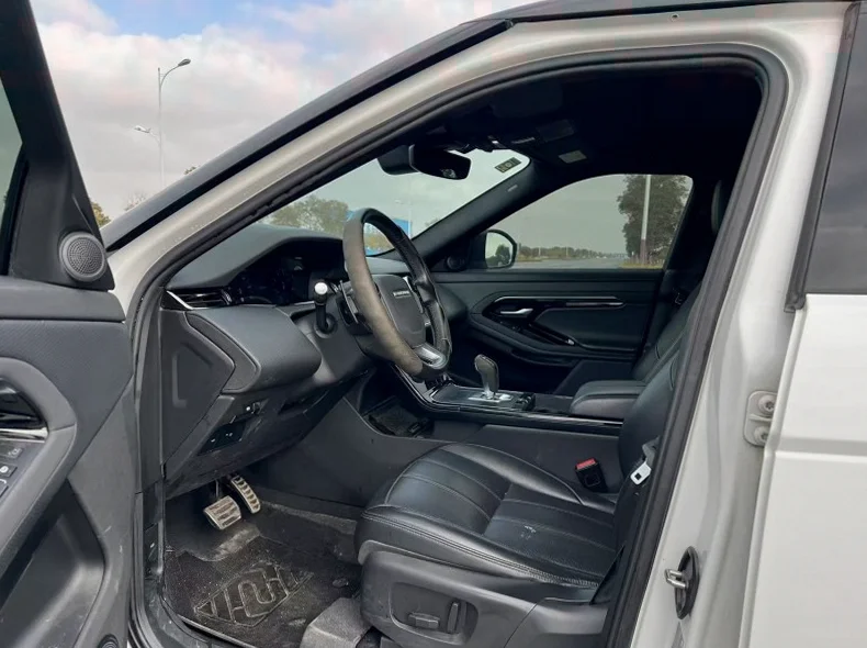 路虎极光 后面外观一