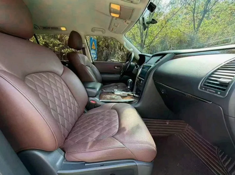 日产途乐 内饰前排