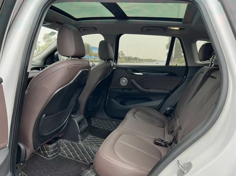 X1宝马 后面外观二