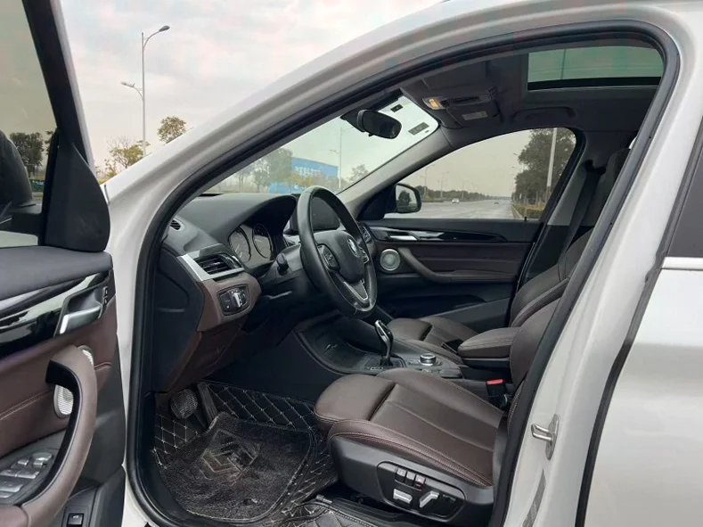 X1宝马 后面外观一