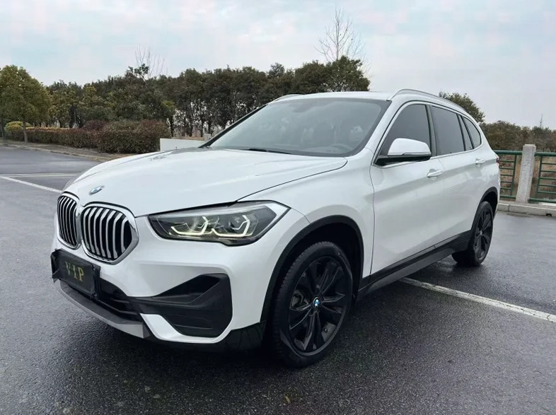X1宝马 正面外观三