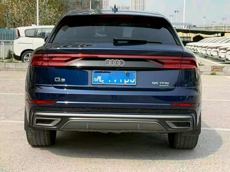奥迪Q8 后面外观三