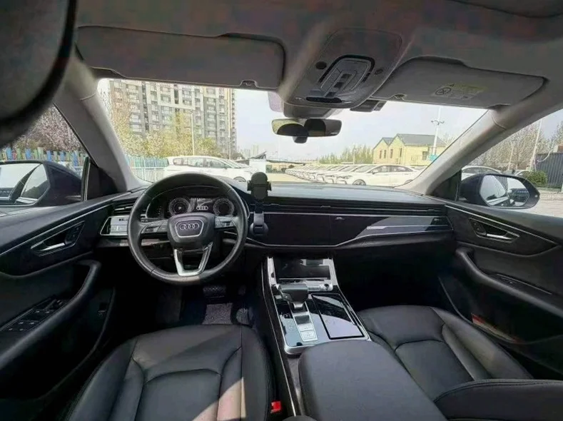 奥迪Q8 正面外观三