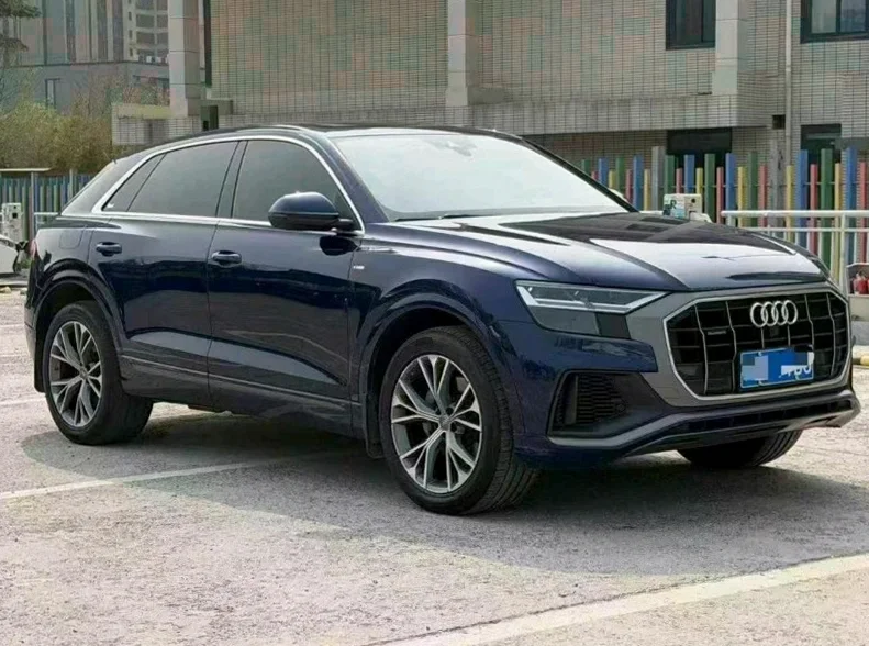 奥迪Q8 后面外观一