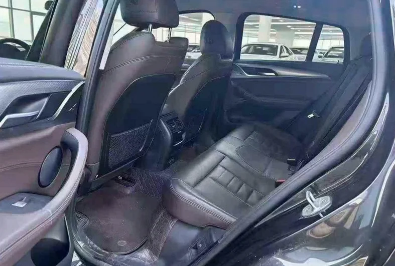 宝马X4 后面外观三