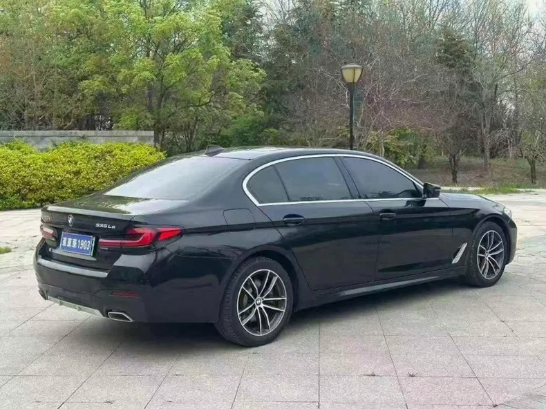 宝马5系 后面外观一