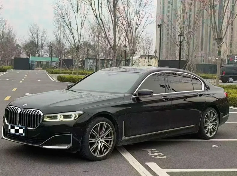 宝马7系 正面外观三