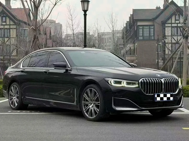 宝马7系 正面外观二