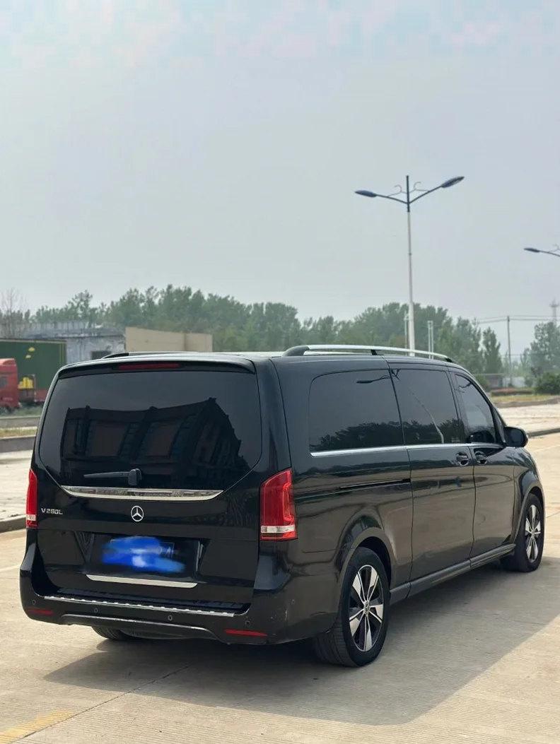 奔驰V 内饰前排