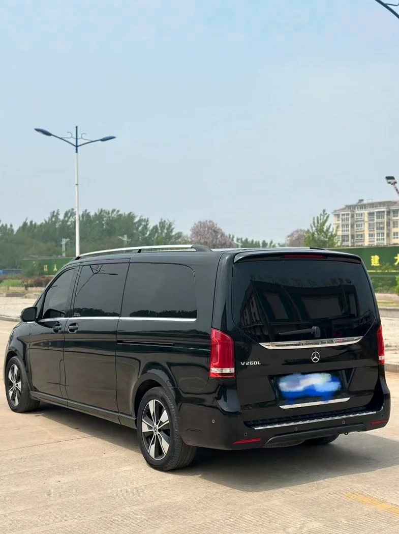 奔驰V 内饰后排