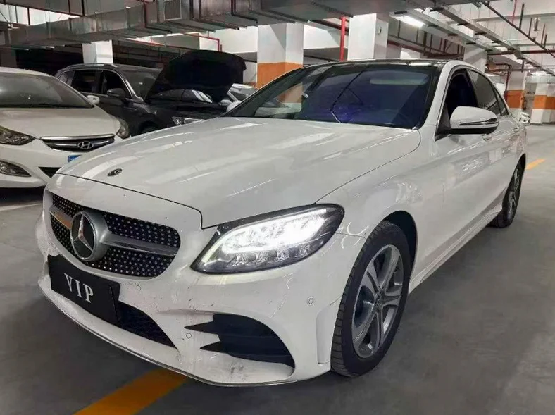 奔驰C 正面外观二