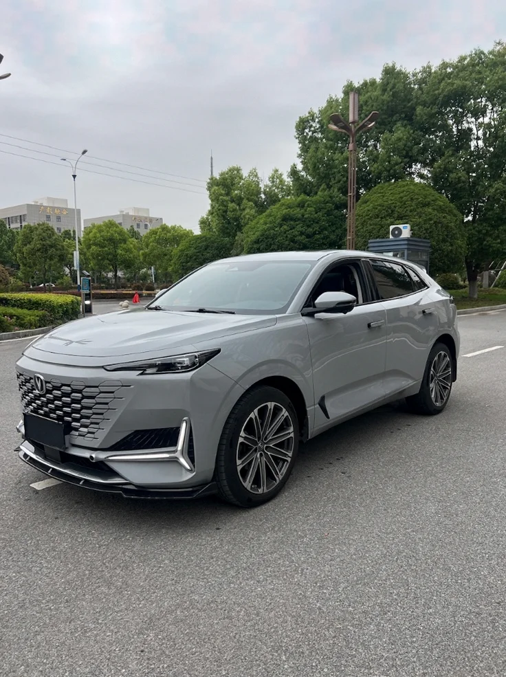 长安汽车UNI 正面外观二