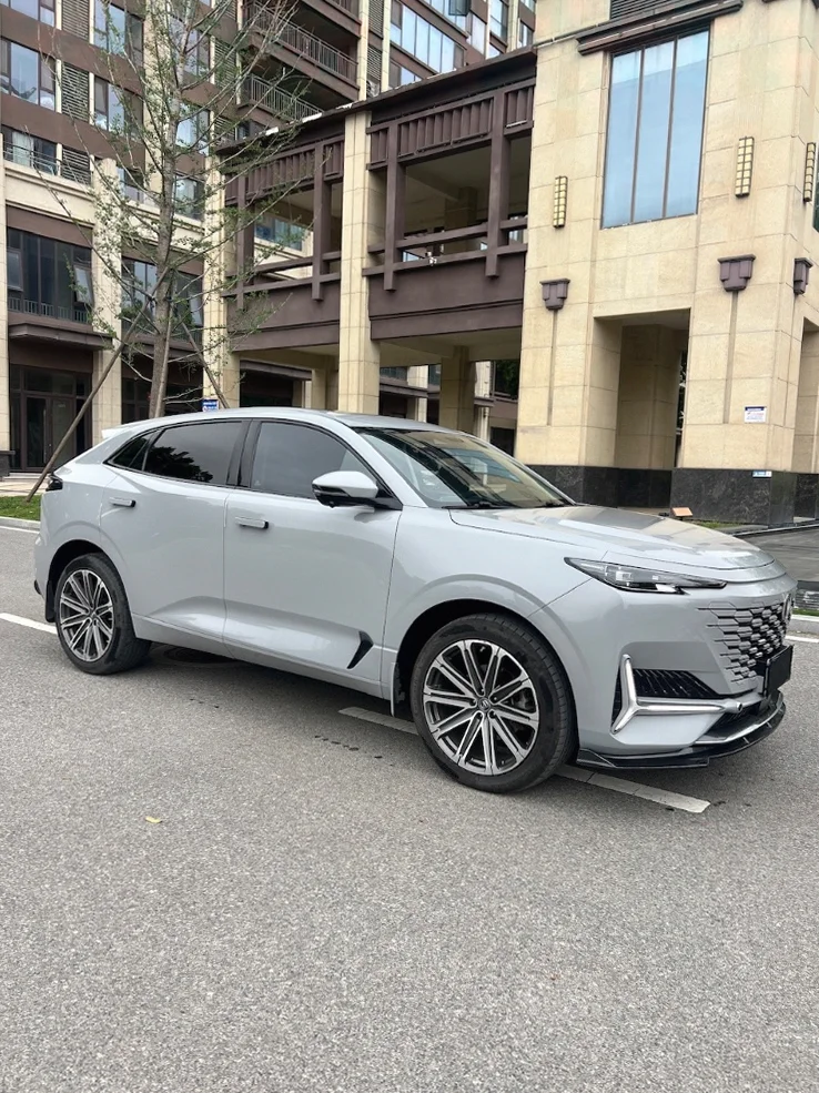 长安汽车UNI 正面外观三