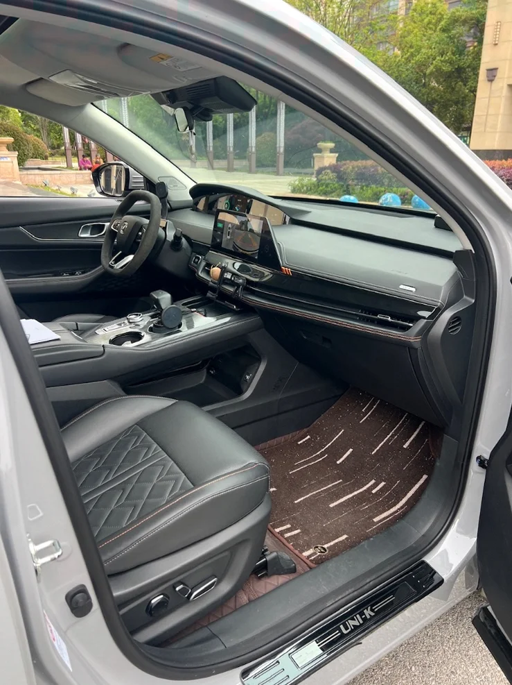 长安汽车UNI 后面外观三