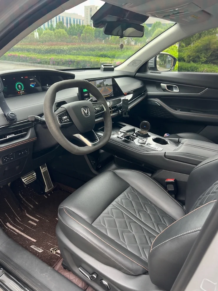 长安汽车UNI 后面外观一