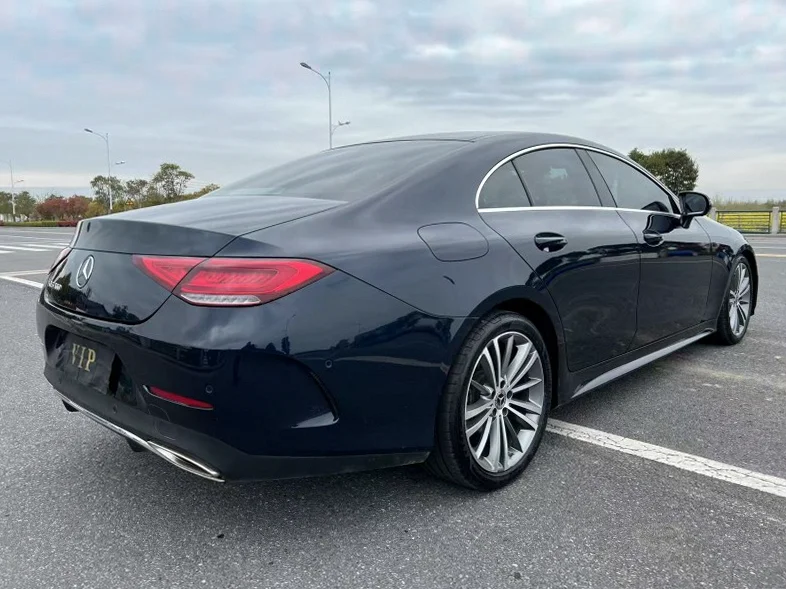 奔驰CLS 正面外观二