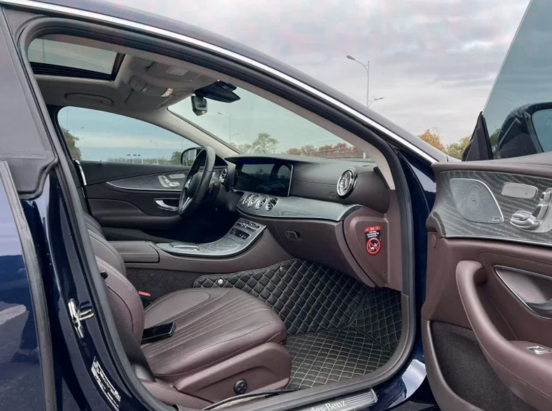 奔驰CLS 内饰前排