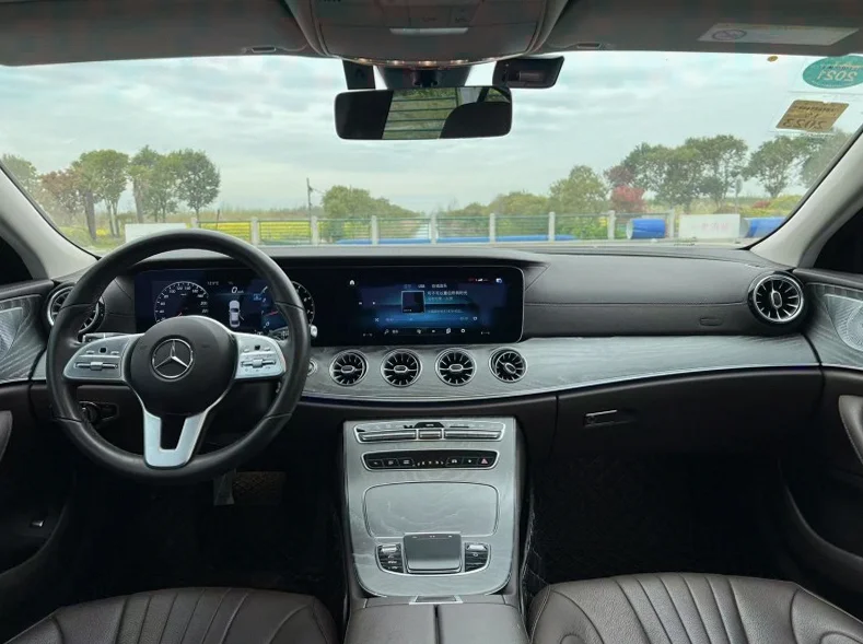 奔驰CLS 内饰后排