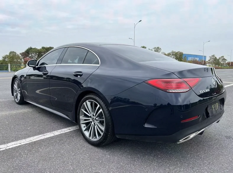 奔驰CLS 正面外观三