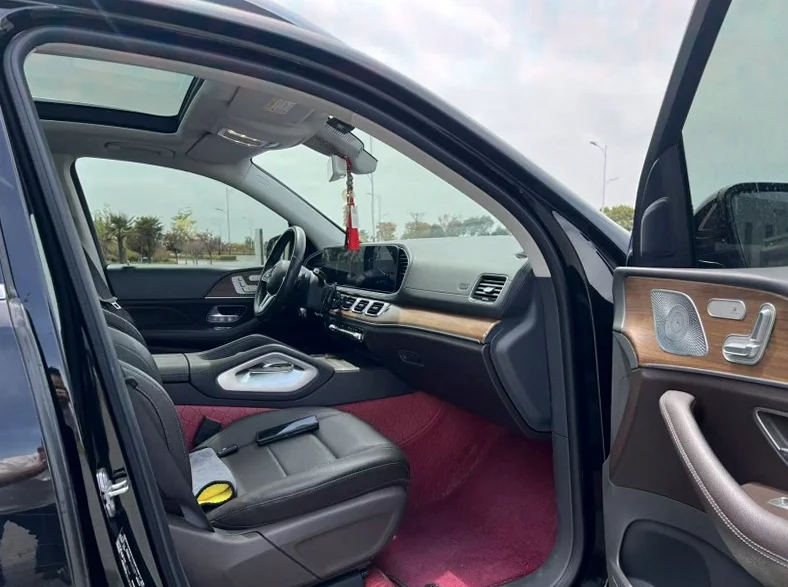 奔驰GLE 内饰后排