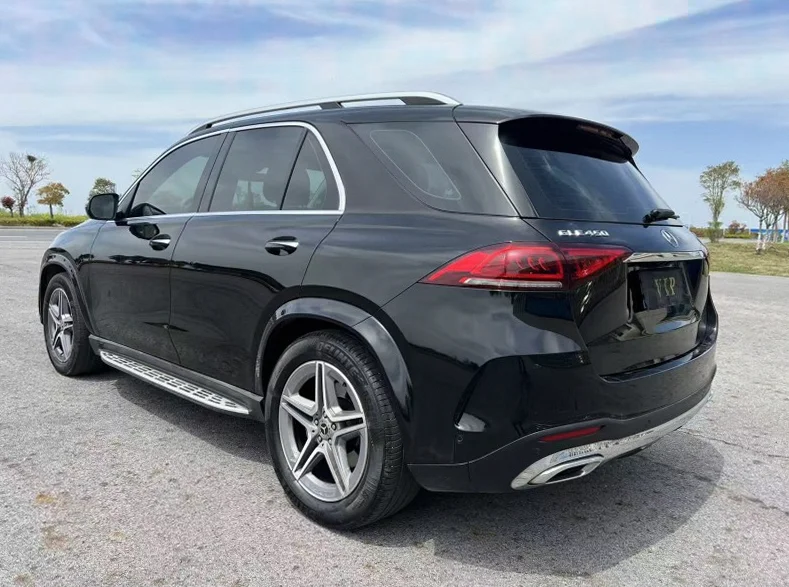 奔驰GLE 后面外观三