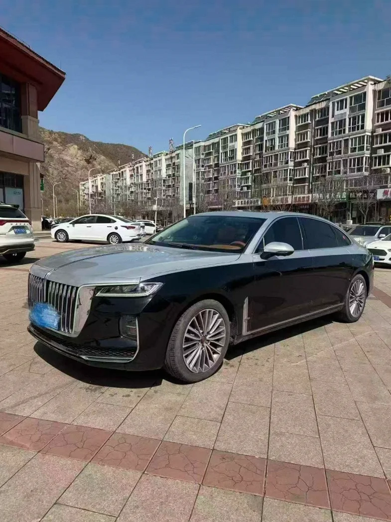 红旗H9 正面外观二