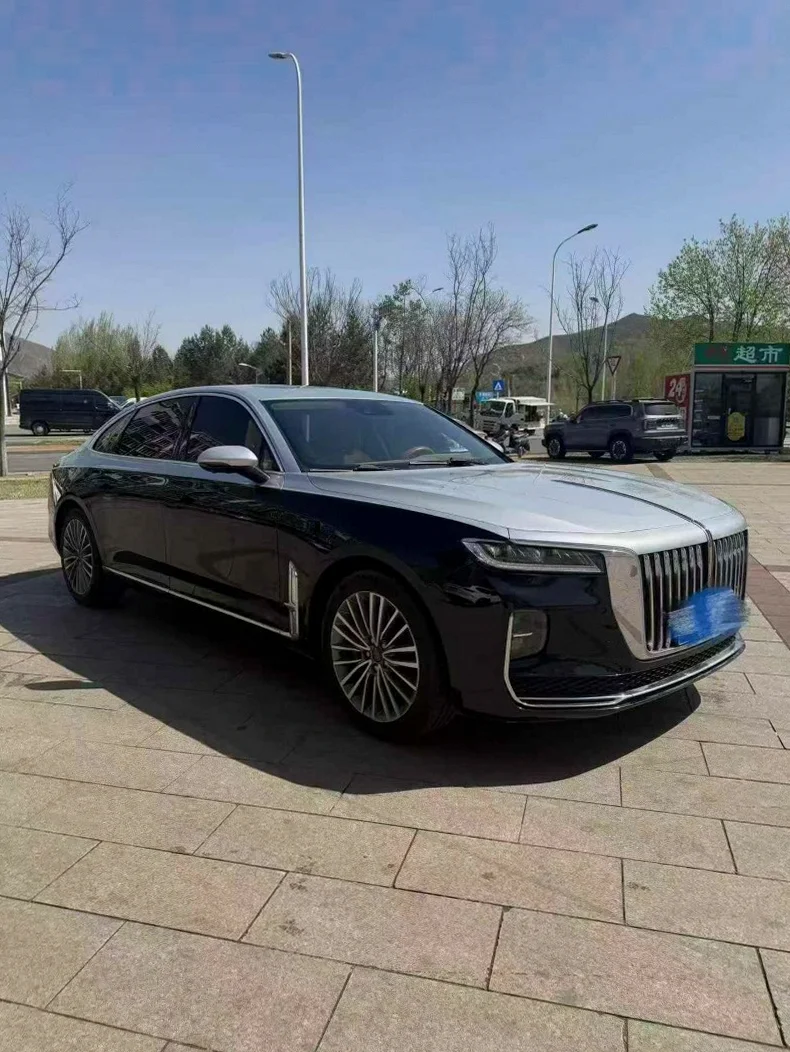 红旗H9 正面外观三