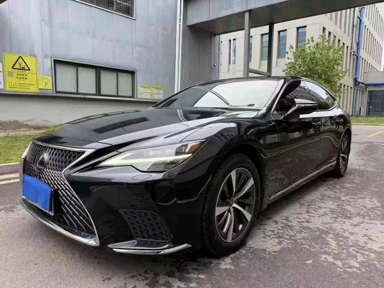 雷克萨斯LS 正面外观三