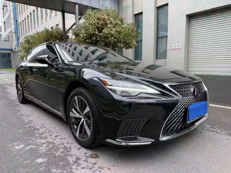 雷克萨斯LS 正面外观二