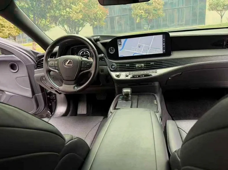 雷克萨斯LS 后面外观一