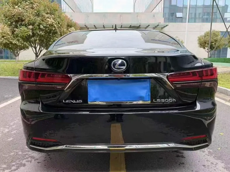 雷克萨斯LS 驾驶室