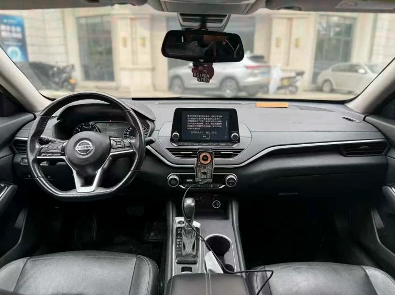 日产天籁 后面外观三