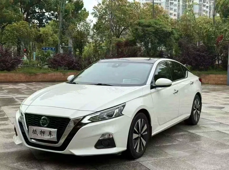 日产天籁 正面外观二