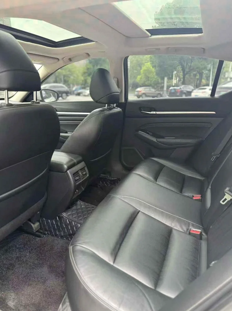 日产天籁 后面外观二