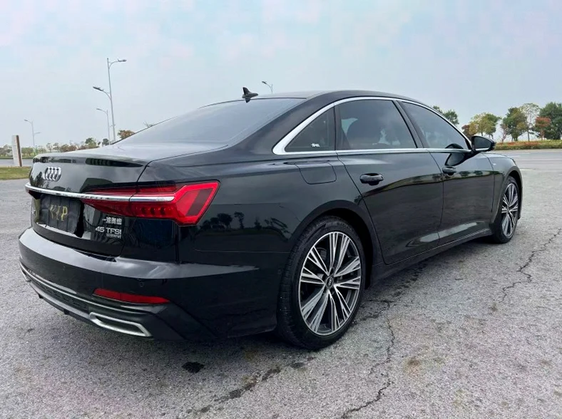 奥迪A6L 内饰后排