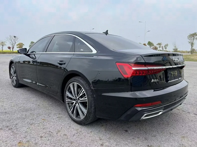 奥迪A6L 内饰前排